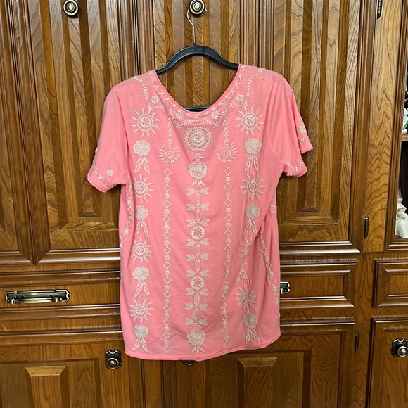 Johnny Was Makana Everyday Tee - Picture 9 of 11